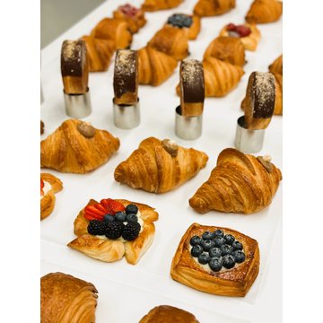 Obrázek 3 produktu OBSAZENO Workshop Křupavé croissanty a kouzlo laminovaného těsta s Alešem Heinzem 5.11.2025