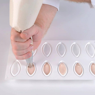 Obrázek 7 produktu SIL FORMA SILIKON bílá - QUENELLE 24 63x29mm v.28mm 24ml