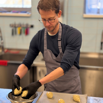 Obrázek 5 produktu Workshop Křupavé croissanty a kouzlo laminovaného těsta s Alešem Heinzem 6.5.2025