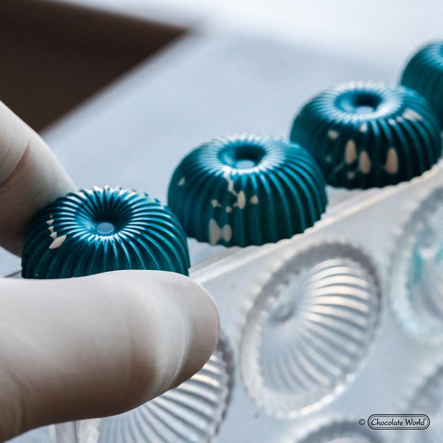 Obrázek produktu CW FORMA NA PRALINKY - POLOKOULE PLISSÉ  S VROUBKY