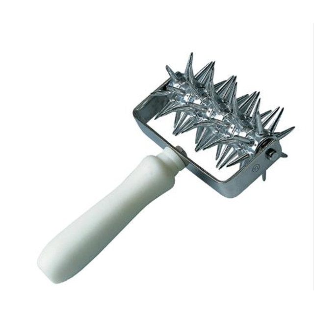 Obrázek produktu MA VÁLEČEK NEREZ s trny bílá rukojeť 12cm