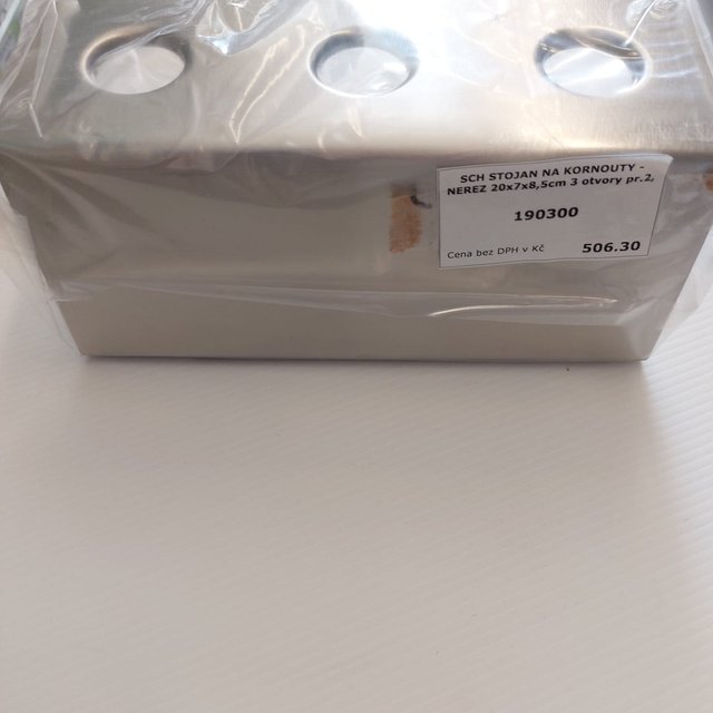 Obrázek produktu SCH STOJAN NA KORNOUTY - NEREZ 20x7x8,5cm 3 otvory pr.2,6cm