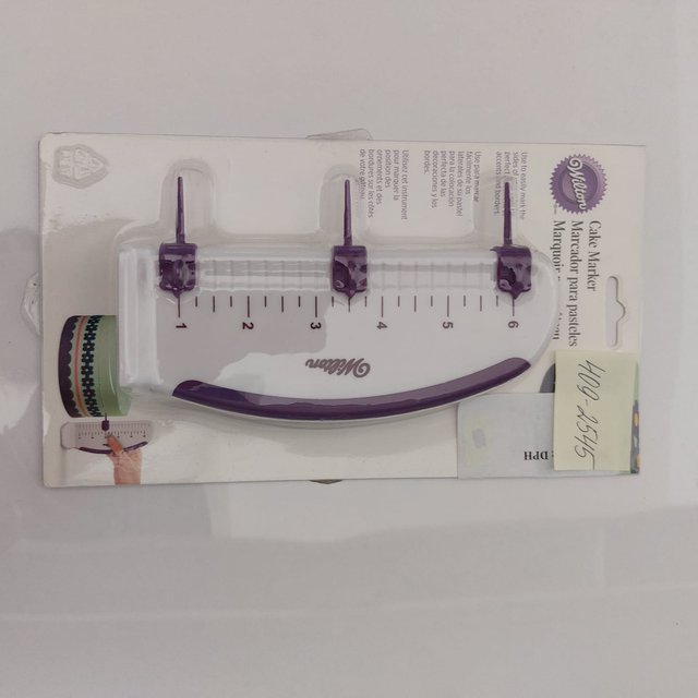 Obrázek produktu WILTON Značkovač dortů s pravítkem 1-6cm - na vodorovné čáry