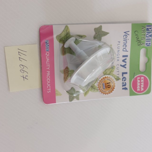 Obrázek produktu PME VYKRAJOVÁTKA plast bílá s pístem břečťan